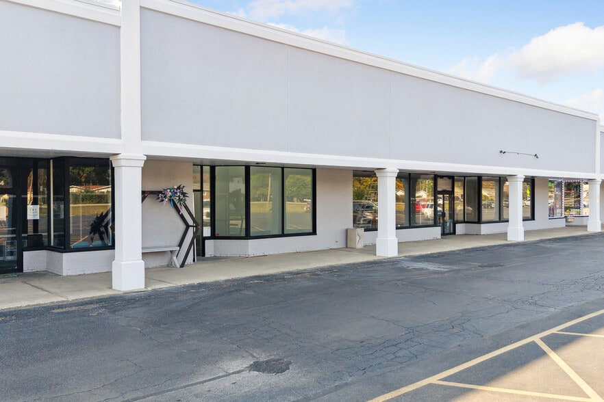 120-150 May Mart Dr, Rochelle, IL for lease - Building Photo - Image 2 of 22