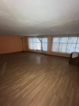 Plus de détails pour Multi-résidentiel à vendre