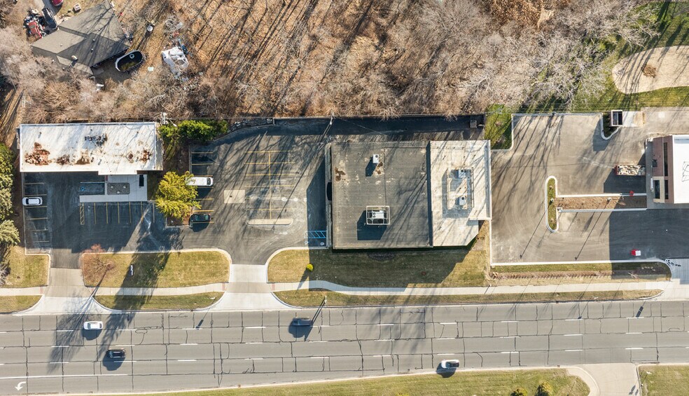 2184 S Telegraph Rd, Bloomfield Hills, MI à louer - Photo du bâtiment - Image 3 de 13