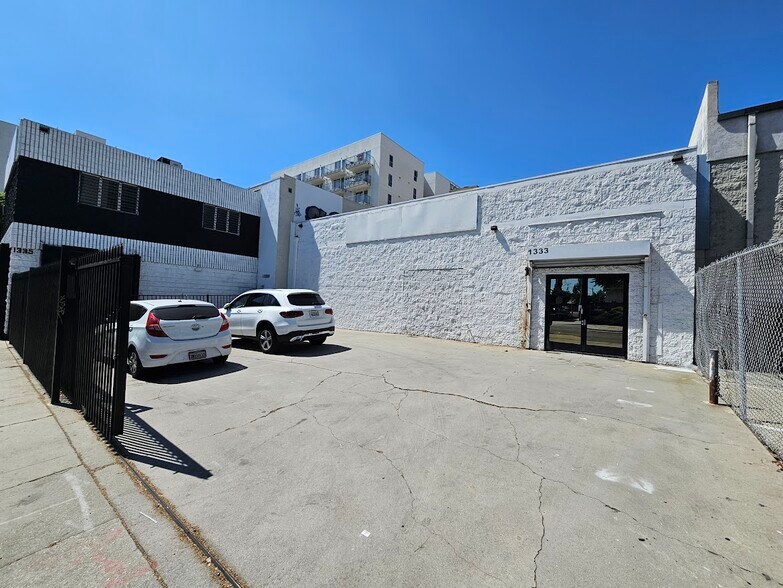 1333 S Hill St, Los Angeles, CA à louer - Photo du bâtiment - Image 2 de 11