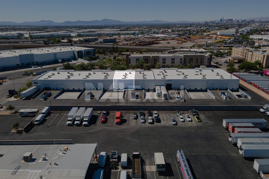4535 Statz St, North Las Vegas, NV for lease - Building Photo - Image 2 of 5