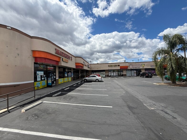 16018-16052 Gale Ave, Hacienda Heights, CA for lease - Building Photo - Image 3 of 6