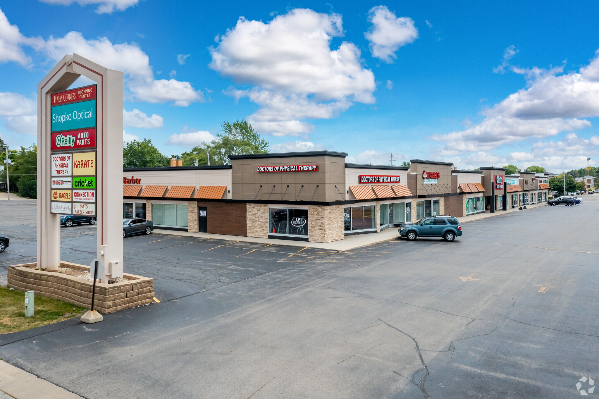 5700-5740 S 108th St, Hales Corners, WI à louer Photo du bâtiment- Image 1 de 8