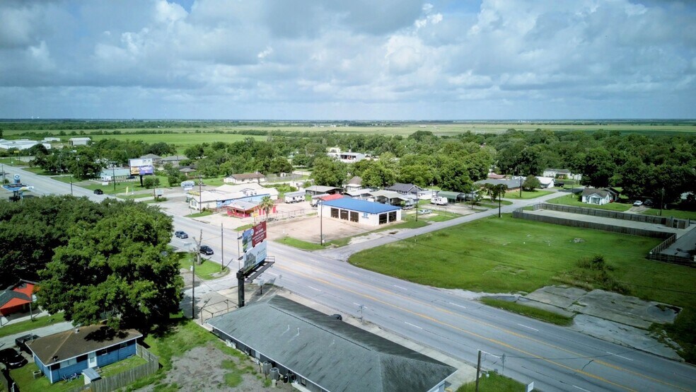 8799 State Highway 35 N, Van Vleck, TX à vendre - Photo du bâtiment - Image 3 de 57