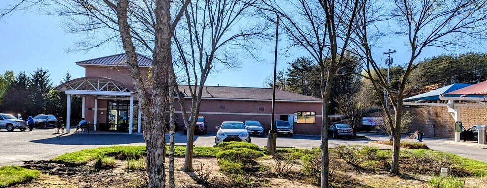 120 Brawley School Rd, Mooresville, NC à vendre - Photo du bâtiment - Image 2 de 8