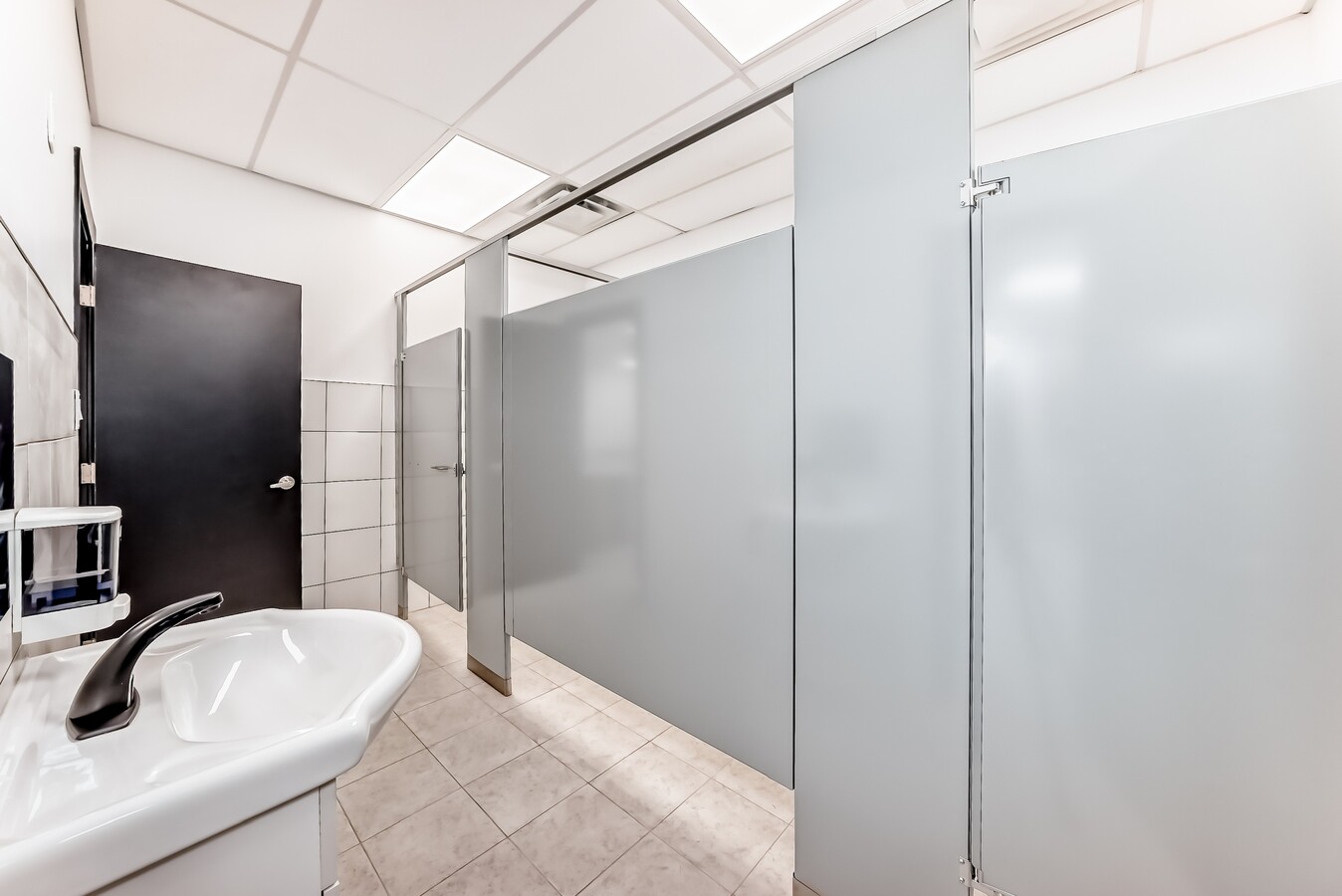 1015 Centre St NW, Calgary, AB T2E 2P8 - Unité 5 -  - Photo intérieure - Image 1 of 28