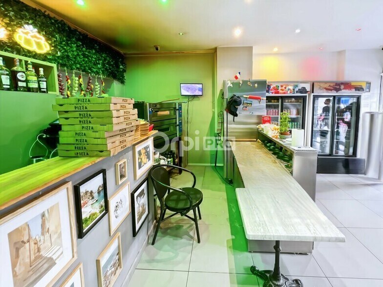 Retail in Marseille for lease - Building Photo - Image 3 of 5