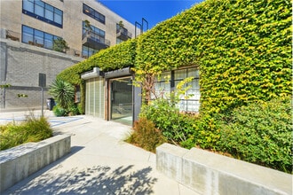 2201 S Carmelina Ave, Los Angeles, CA for lease Building Photo- Image 2 of 8