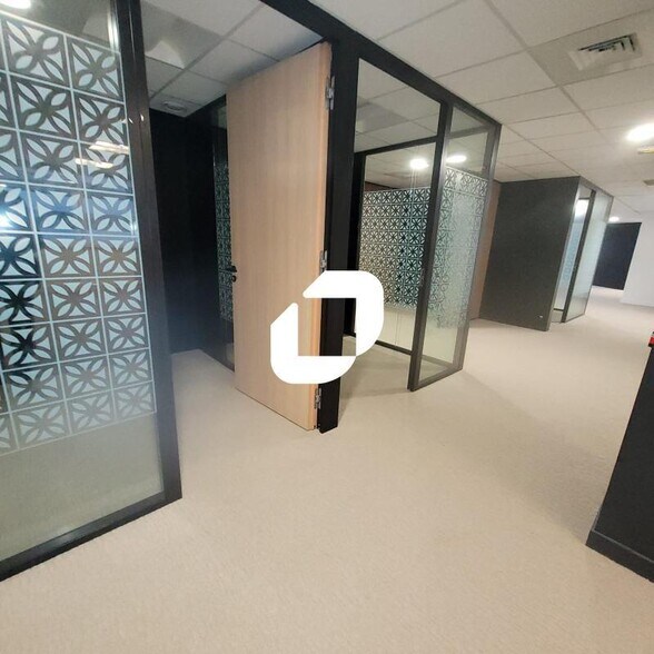 Office in Issy-les-Moulineaux for lease - Interior Photo - Image 3 of 9