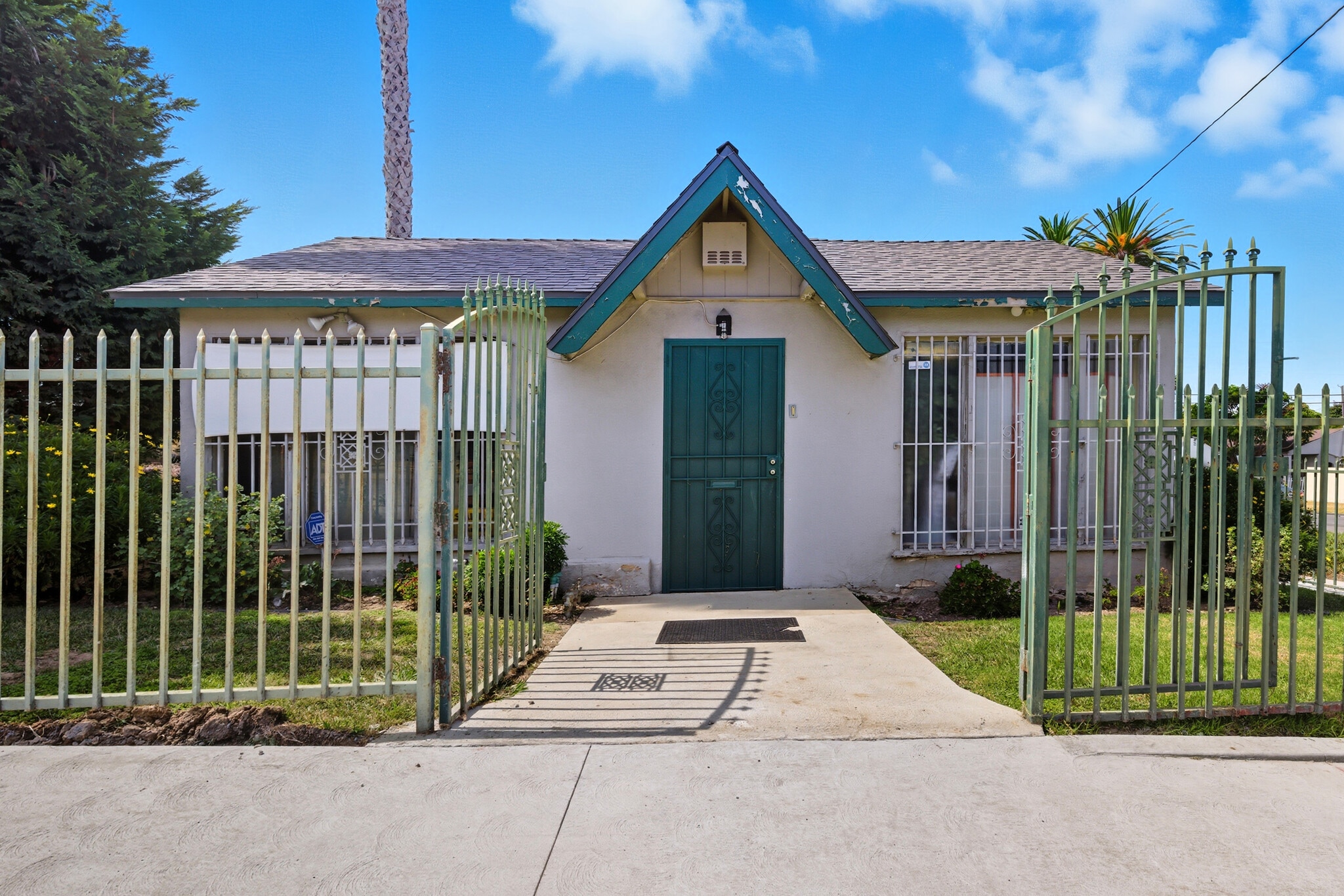 7601 Crenshaw Blvd, Los Angeles, CA for lease Building Photo- Image 1 of 17