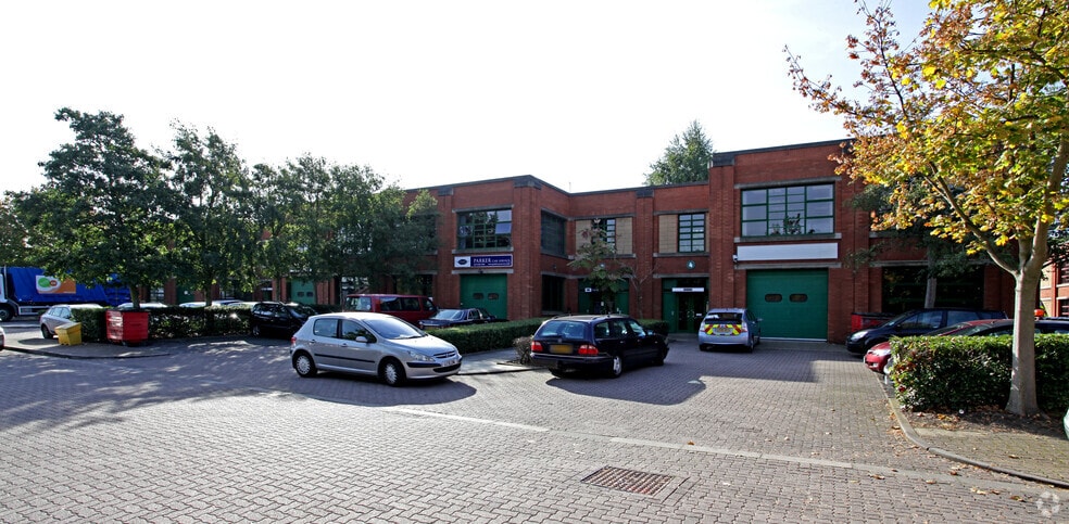 Fleming Way, Isleworth for lease - Building Photo - Image 2 of 8