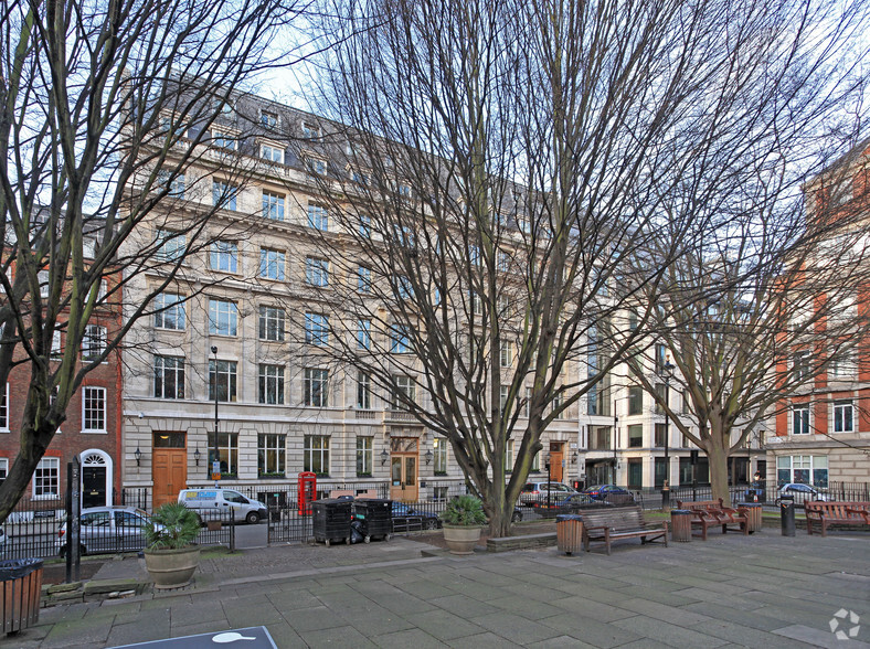 30 Golden Square, London à louer - Photo du bâtiment - Image 2 de 10