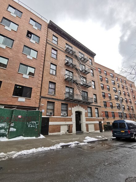 2114 Daly Ave, Bronx, NY à vendre - Photo du bâtiment - Image 2 de 5