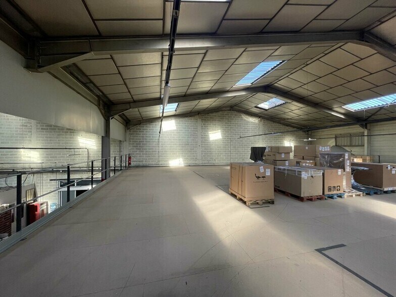 Office in Rillieux-la-Pape for sale - Interior Photo - Image 1 of 12