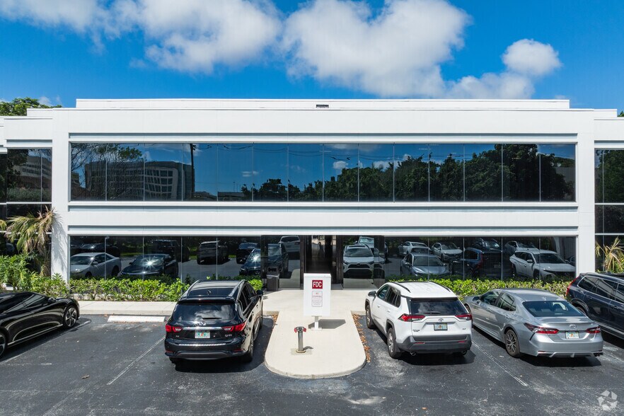 1000 NW 9th Ct, Boca Raton, FL à vendre - Photo du bâtiment - Image 2 de 6