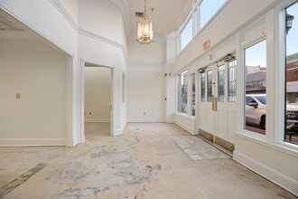 100 E New York Ave, Deland, FL for lease Interior Photo- Image 2 of 18
