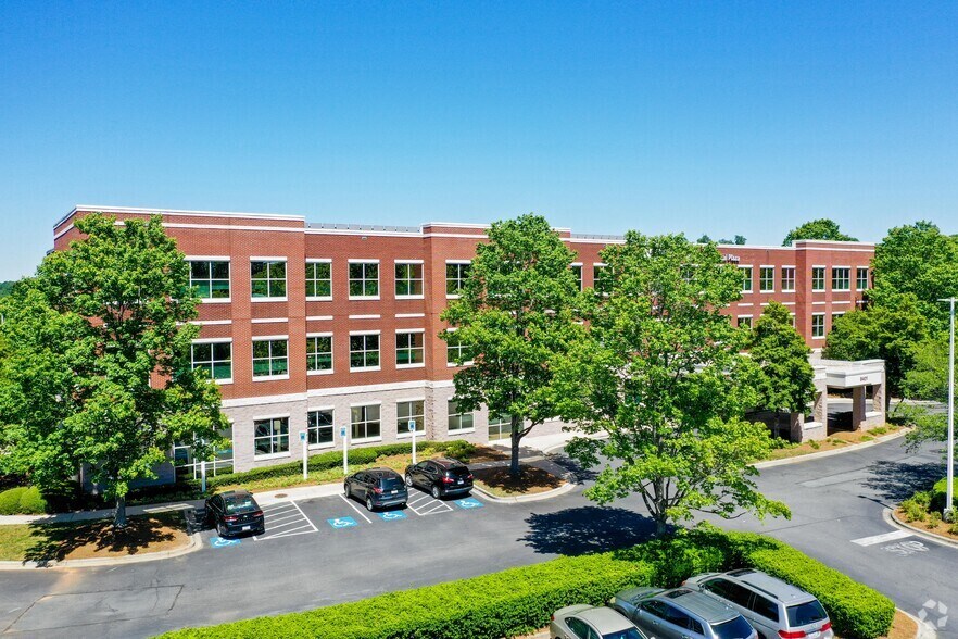 8401 Medical Plaza Dr, Charlotte, NC à louer - Photo principale - Image 1 de 22