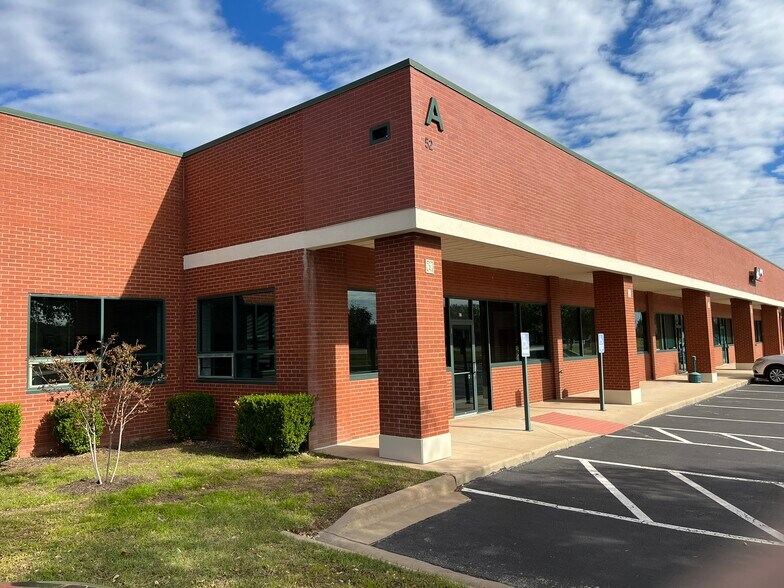 555 Round Rock West Dr, Round Rock, TX à louer - Photo du bâtiment - Image 2 de 11