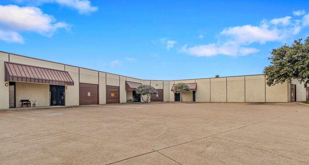 1315 Colony Ct, Haltom City, TX à louer - Photo du bâtiment - Image 3 de 15