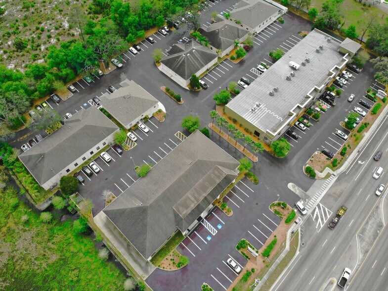 7322 Little Rd, New Port Richey, FL à louer - Photo du bâtiment - Image 3 de 3