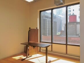 160 E Grand Ave, Chicago, IL for lease Interior Photo- Image 1 of 9