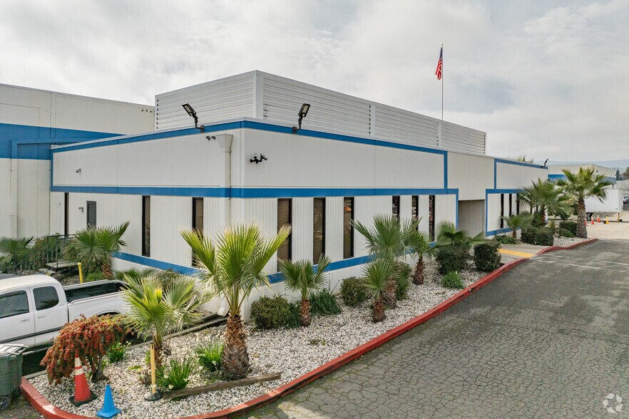 902 Aldridge Rd, Vacaville, CA for sale - Primary Photo - Image 1 of 4