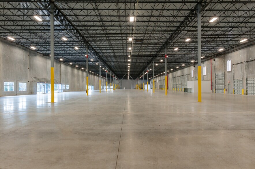 701 Boutwell Rd, Lake Worth, FL à louer - Photo du bâtiment - Image 3 de 18