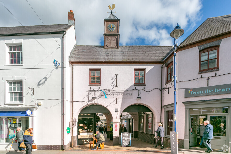 Cibi Walk, Abergavenny for lease - Primary Photo - Image 1 of 9