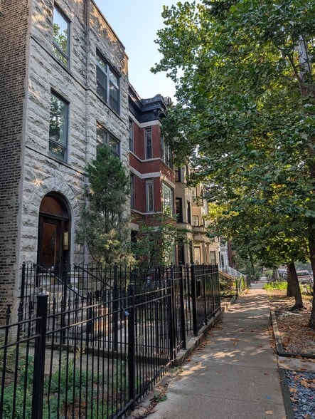 902 W Newport Ave, Chicago, IL for sale - Building Photo - Image 3 of 46