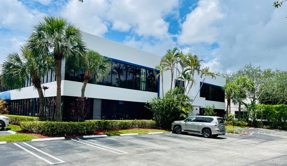 3500 Gateway Dr, Pompano Beach, FL for lease - Building Photo - Image 2 of 4