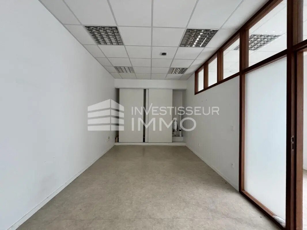 Retail in Saintry-sur-Seine for lease Interior Photo- Image 1 of 4