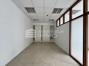 Retail in Saintry-sur-Seine for lease Interior Photo- Image 1 of 4