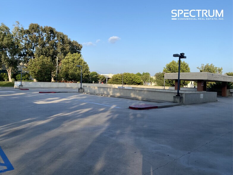 14511 Franklin Ave, Tustin, CA à louer - Photo du bâtiment - Image 3 de 10