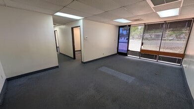 2105 S 48th St, Tempe, AZ à louer Photo intérieure- Image 1 de 4