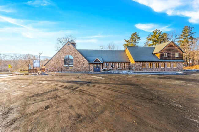 Plus de détails pour 6254 Main St, Tannersville, NY - Commerce de détail à vendre