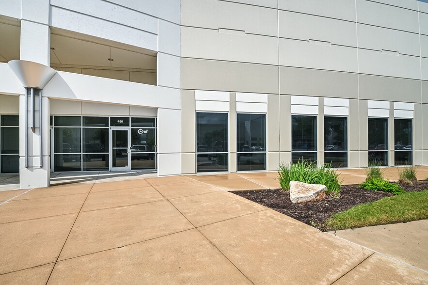 1340 Airport Commerce Dr, Austin, TX for lease - Building Photo - Image 3 of 24