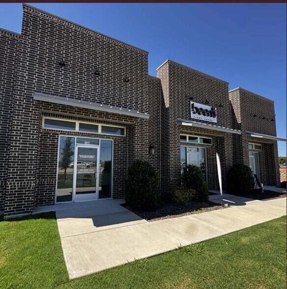 315 Laurence Dr, Heath, TX à louer - Photo du bâtiment - Image 2 de 6