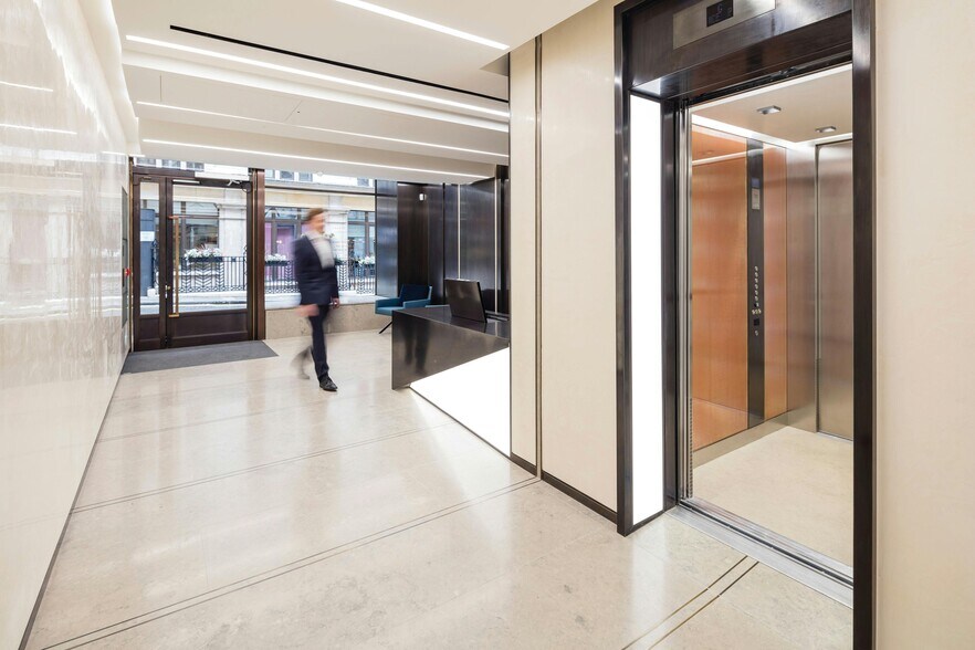 25-26 Bury St, London for lease - Building Photo - Image 2 of 3