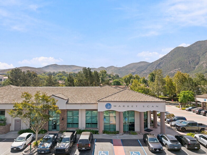 815 Camarillo Springs Rd, Camarillo, CA for sale - Building Photo - Image 2 of 16
