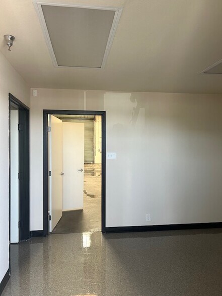 870-898 W Rialto Ave, Rialto, CA à louer - Photo du bâtiment - Image 3 de 6