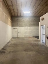 932 NE 24th Ln, Cape Coral, FL à louer Photo intérieure- Image 1 de 6