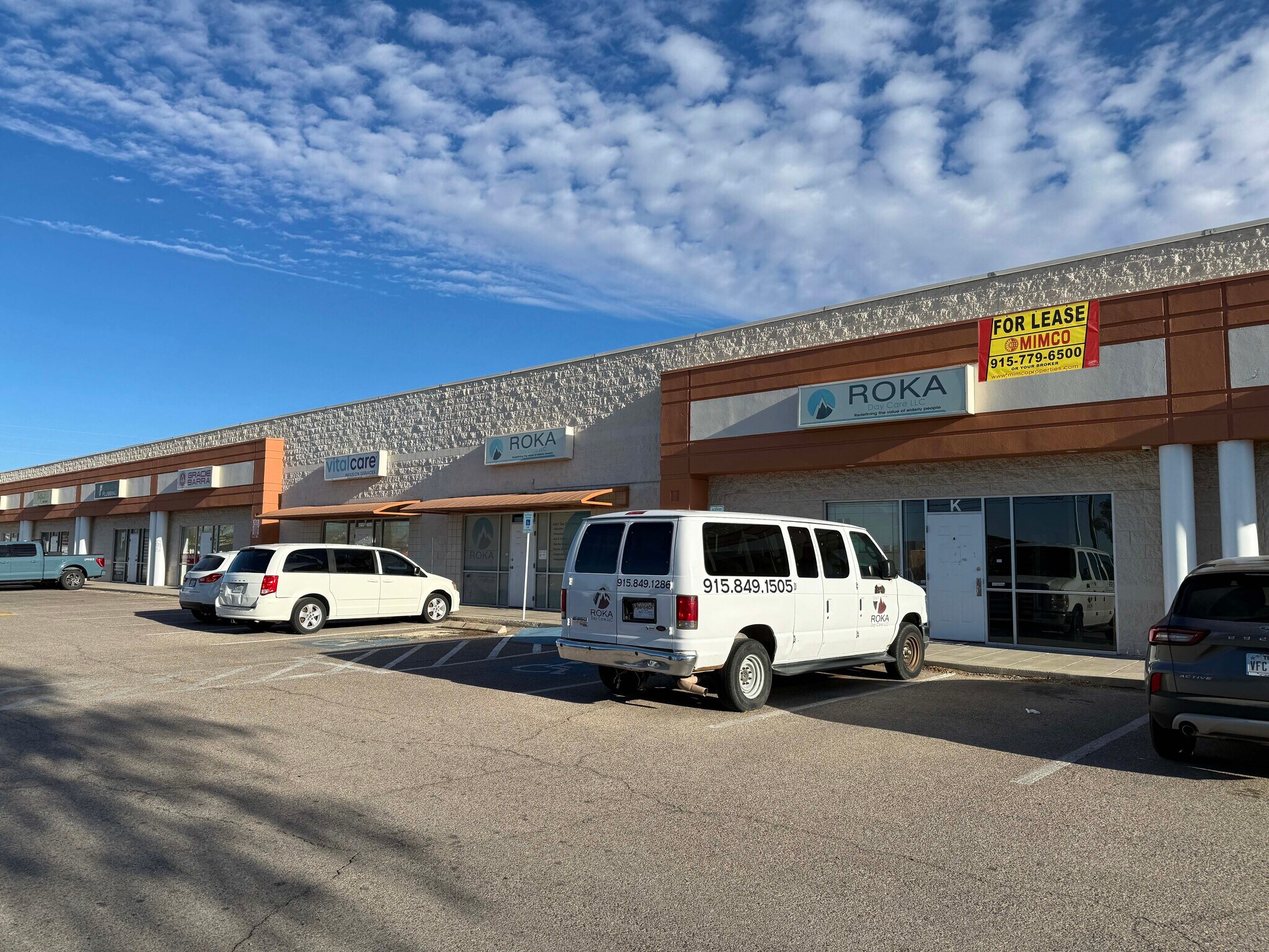 12025 Rojas Dr, El Paso, TX à louer Photo du bâtiment- Image 1 de 2