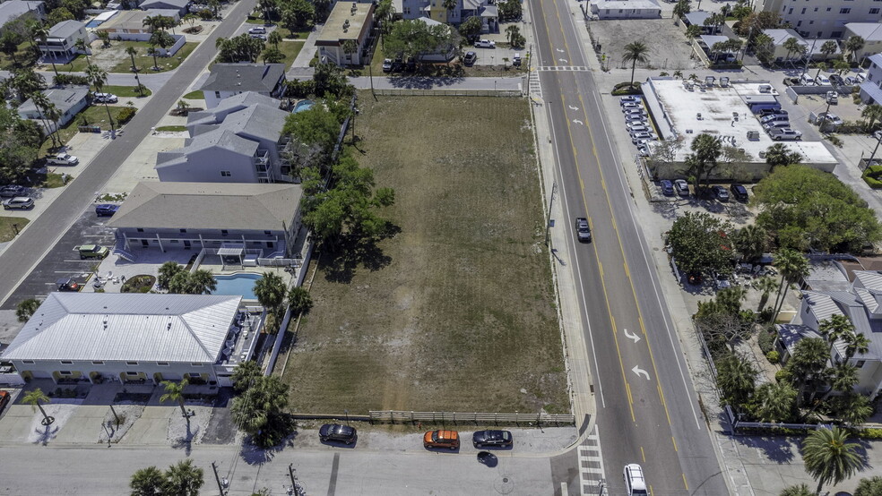 2113 Gulf Blvd, Indian Rocks Beach, FL for sale - Building Photo - Image 3 of 34