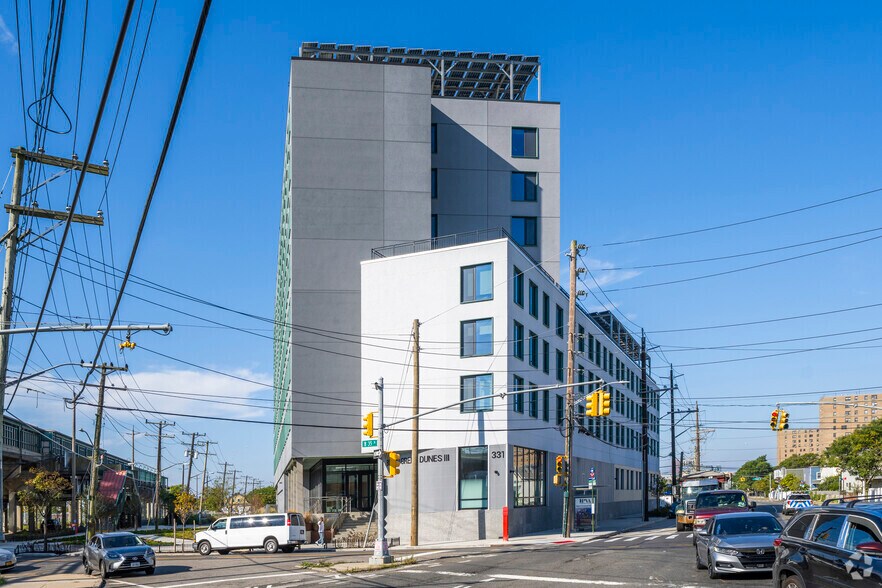 331 Beach 35th St, Far Rockaway, NY à louer - Photo du bâtiment - Image 3 de 10