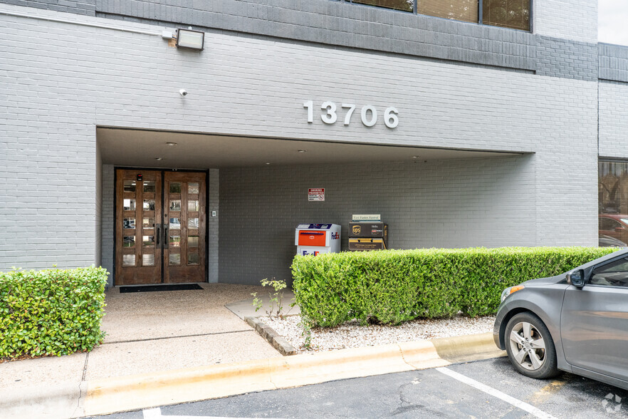 13706 Research Blvd, Austin, TX for lease - Building Photo - Image 3 of 11