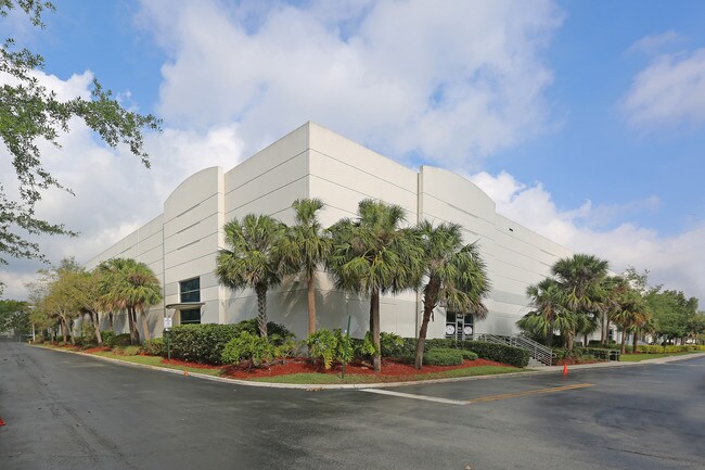 Plus de détails pour 1951 N Commerce Pky, Weston, FL - Industriel à louer