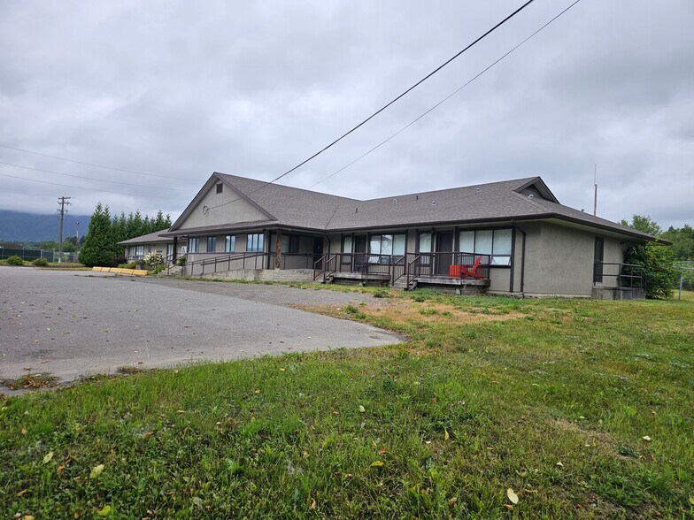 3120 Braun St, Terrace, BC à louer - Photo du bâtiment - Image 2 de 27