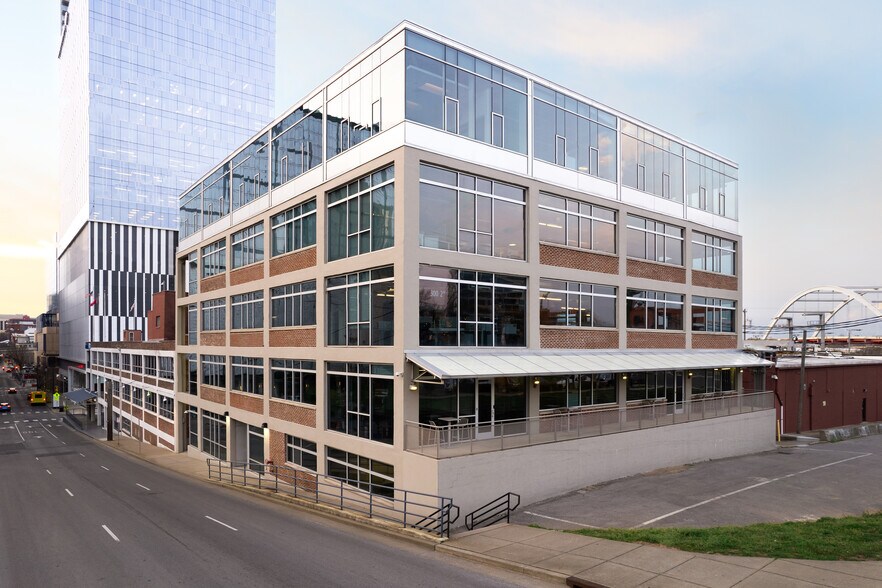 300 2nd Ave S, Nashville, TN à louer - Photo du bâtiment - Image 2 de 17