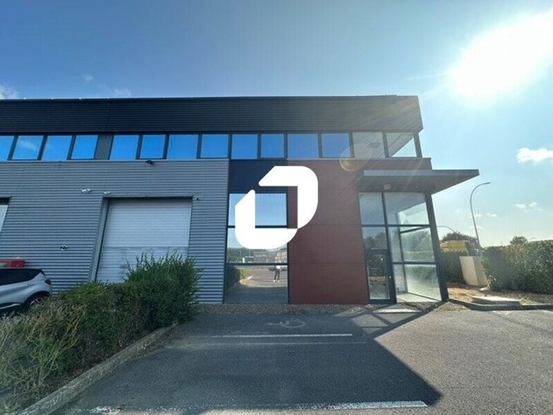 Flex in Mitry-Mory for lease - Building Photo - Image 1 of 8