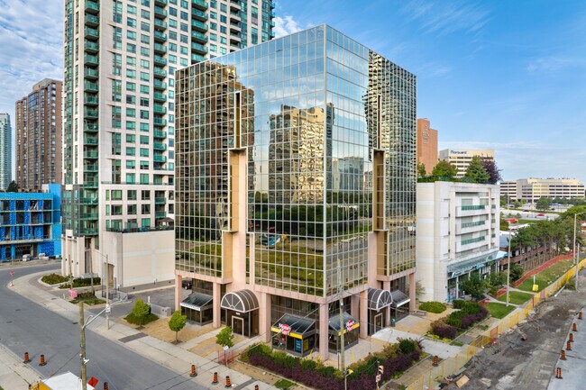 Plus de détails pour 3660 Hurontario St, Mississauga, ON - Bureau, Commerce de détail à louer